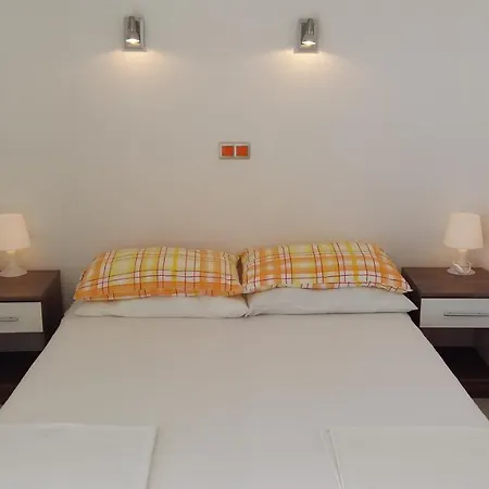 Apartamento With A Parking Space Pisak, Omis - 4281